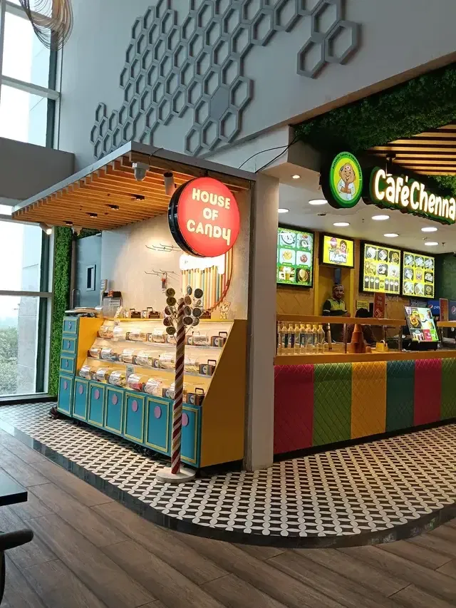 A solo QSR / fast food counter setting